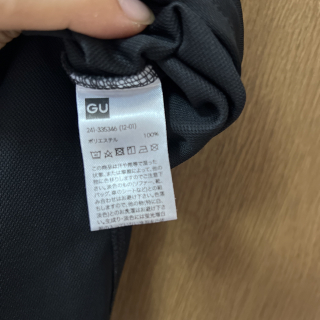 GU(ジーユー)のGU メッシュカットアウトチュニック 黒色　半袖 レディースのトップス(チュニック)の商品写真