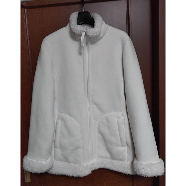 UNIQLO(ユニクロ)のユニクロ　ボアブルゾン　白 レディースのジャケット/アウター(ブルゾン)の商品写真