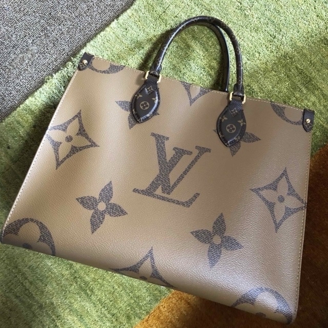 LOUIS VUITTON(ルイヴィトン)の美品　ヴィトン  オンザゴーMM レディースのバッグ(トートバッグ)の商品写真