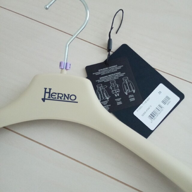 HERNO(ヘルノ)のヘルノ　HERNO　ラミナー　ダウンジャケット　38　ネイビー レディースのジャケット/アウター(ダウンジャケット)の商品写真
