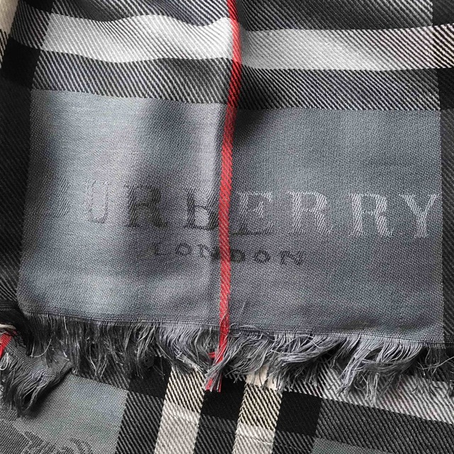 BURBERRY(バーバリー)のバーバリー　大判ストール　グレー レディースのファッション小物(ストール/パシュミナ)の商品写真