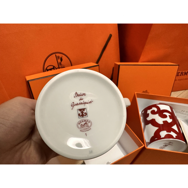 Hermes(エルメス)の2点セット⭐️新品⭐️正規エルメスマグカップがダルキヴィールー インテリア/住まい/日用品のキッチン/食器(グラス/カップ)の商品写真