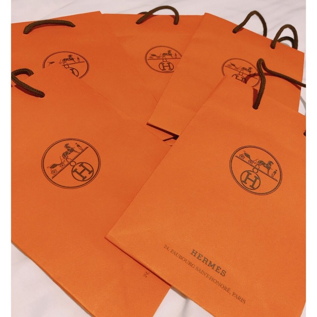 Hermes(エルメス)の5枚セット★エルメス 紙袋 ショッパー正規店 おまけリボンプレゼントHERMES レディースのバッグ(ショップ袋)の商品写真