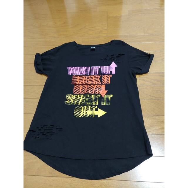 Zumba(ズンバ)のおしゃれダメージTシャツ(ｋｍｋｍ様専用) スポーツ/アウトドアのトレーニング/エクササイズ(トレーニング用品)の商品写真