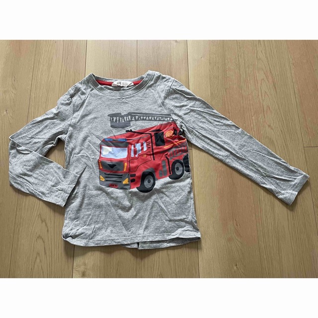 H&M - H&M 消防車ロンTの通販 by くるっくる's shop|エイチアンドエム