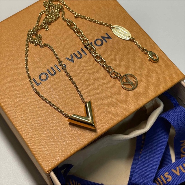 LOUIS VUITTON(ルイヴィトン)の【※再値下※】LOUIS VUITTON ネックレス・エセンシャル V レディースのアクセサリー(ネックレス)の商品写真