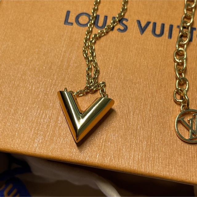 LOUIS VUITTON(ルイヴィトン)の【※再値下※】LOUIS VUITTON ネックレス・エセンシャル V レディースのアクセサリー(ネックレス)の商品写真