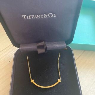 Tiffany & Co. - ティファニー　Tスマイル ペンダント（スモール）　イエローゴールド