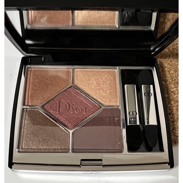 Dior サンク クルール クチュール 689