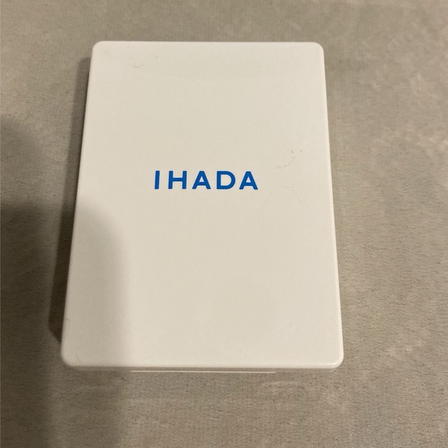 IHADA(イハダ)のイハダ薬用フェイスプロテクトパウダー  残量9割 コスメ/美容のベースメイク/化粧品(フェイスパウダー)の商品写真