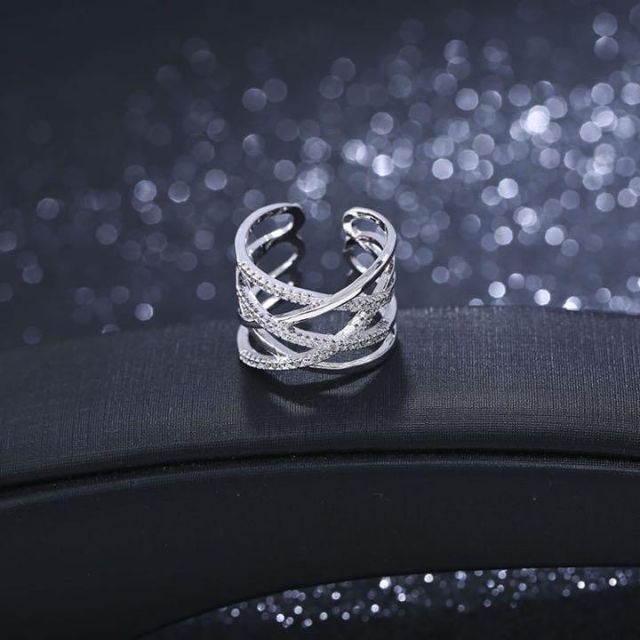【新品】リング F　デザインリング ホワイトゴールド 編み込み プレゼント 指輪 レディースのアクセサリー(リング(指輪))の商品写真