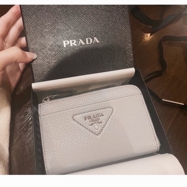 PRADA レザー キーケース ライトブルー