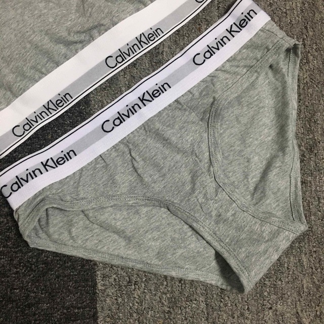 ck Calvin Klein(シーケーカルバンクライン)のカルバンクライン　レディース　上下セット　スポブラ&ショーツ　灰　下着　Mサイズ レディースの下着/アンダーウェア(ブラ&ショーツセット)の商品写真