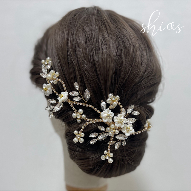 新品　ヘッドドレス　ヘアアクセ　髪飾　ブライダル　ウェディング　フラワー　成人式 ハンドメイドのウェディング(ヘッドドレス/ドレス)の商品写真