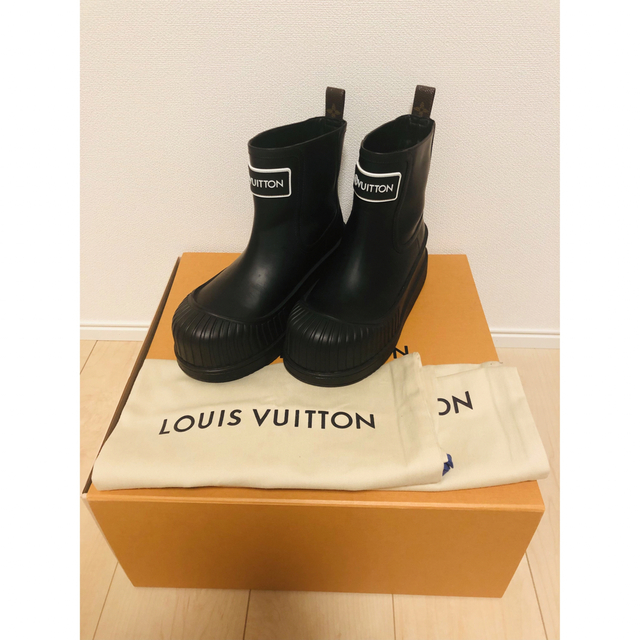 LOUIS VUITTON(ルイヴィトン)のルイ・ヴィトン ポーラーラインアンクルブーツ美品 レディースの靴/シューズ(ブーツ)の商品写真