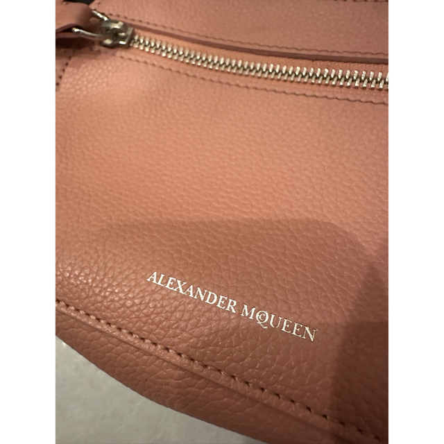 Alexander McQueen(アレキサンダーマックイーン)のアレキサンダーマックイーン　McQEEN ショルダーバッグ　新品　未使用 レディースのバッグ(ショルダーバッグ)の商品写真