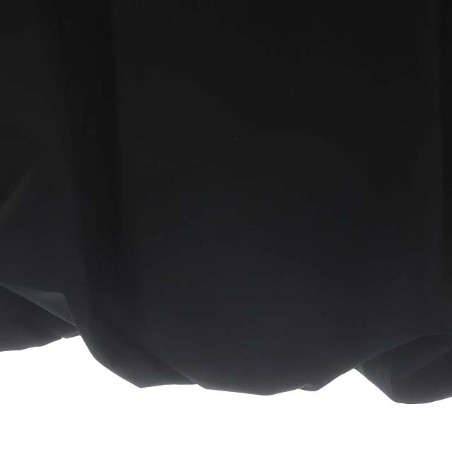 TO BE CHIC(トゥービーシック)のトゥービーシック タック バルーンスカート 膝丈 40 黒 ブラック レディースのスカート(ひざ丈スカート)の商品写真