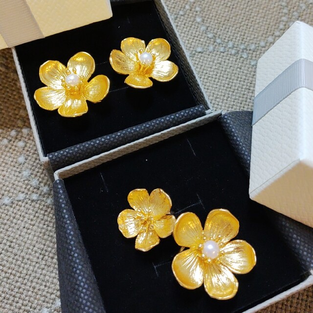 KAJA BIJOUX お花のピアス、リングセット カジャビジュー - アクセサリー KAJA BIJOUX お花のピアス、リングセット カジャビジュー - アクセサリー