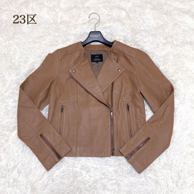 23区(ニジュウサンク)の23区 ノーカラー レザージャケット 本革 ライダース キャメル 40 Lサイズ レディースのジャケット/アウター(ライダースジャケット)の商品写真