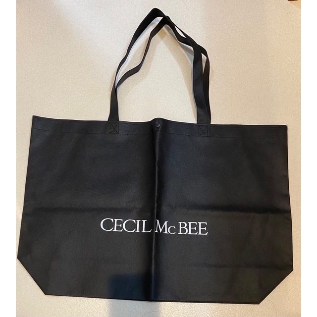 CECIL McBEE(セシルマクビー)のセシルマクビー 不織布製 ショッパー　1枚 レディースのバッグ(ショップ袋)の商品写真