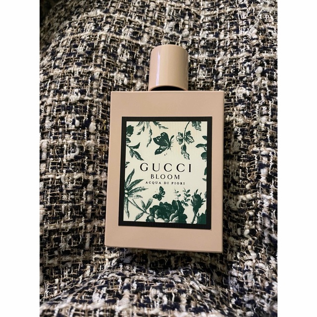 Gucci(グッチ)の☆cocoro様☆ GUCCIブルーム アクア オードトワレ 100ml コスメ/美容の香水(香水(女性用))の商品写真