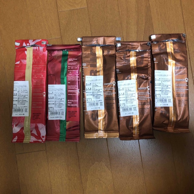 スタバ　コーヒー豆袋　空袋　クリスマス柄他　5枚 ハンドメイドの素材/材料(各種パーツ)の商品写真