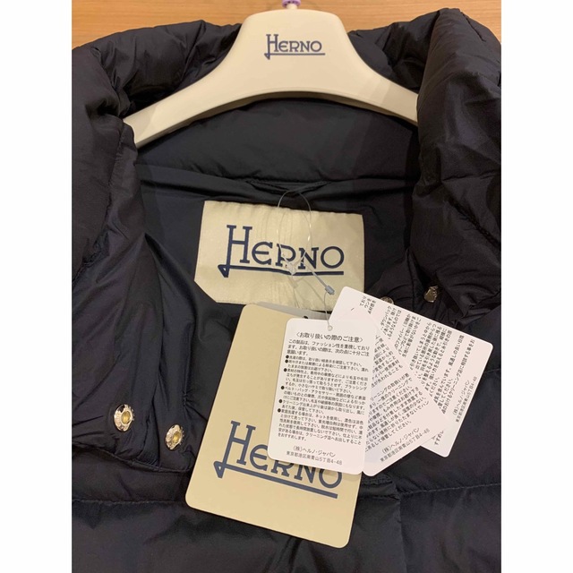 今季新作 新品 HERNO ヘルノ 11万 ブラック 38 ダウン M 7
