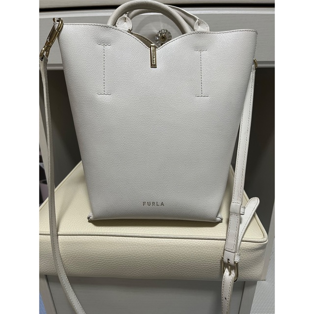 レディースFURLA リボンバケットショルダーバッグ