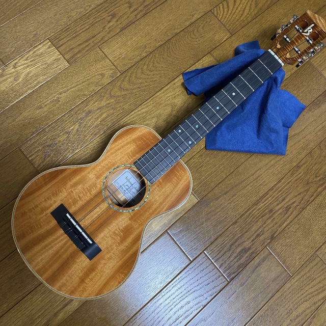2022年新作入荷 【新品同様】Honua ukulele HTSH-97 テナーウクレレ 