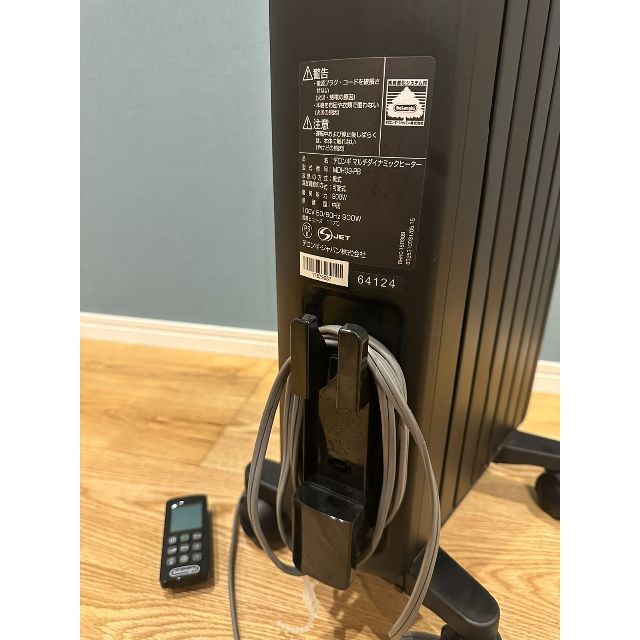 DeLonghi(デロンギ)のDeLonghi MDH09-PB デロンギオイルヒーター　デロンギ　黒 スマホ/家電/カメラの冷暖房/空調(オイルヒーター)の商品写真