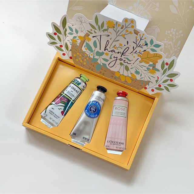 L'OCCITANE(ロクシタン)の【新品未使用】L’OCCITANE ロクシタン／ハンドクリーム3本 ギフトセット コスメ/美容のボディケア(ハンドクリーム)の商品写真