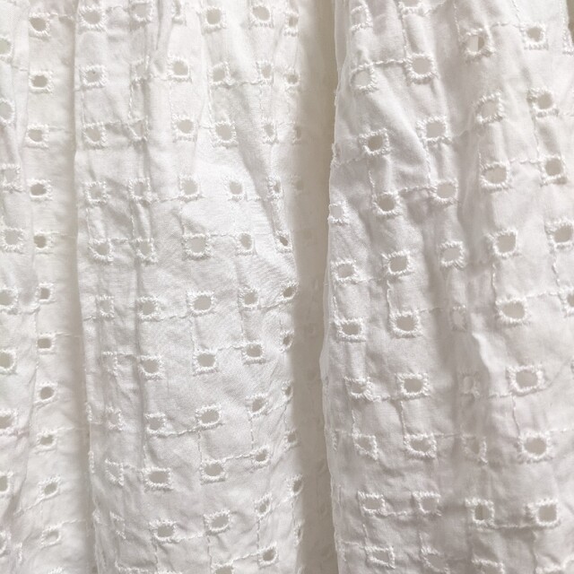 UNIQLO(ユニクロ)のUNIQLO　ホワイトスカート レディースのスカート(ひざ丈スカート)の商品写真