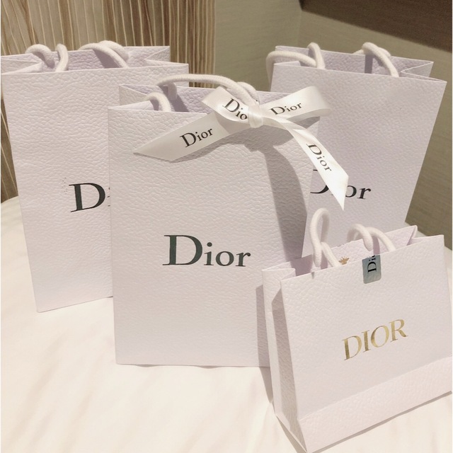 Diorショッパー4枚セットおまけリボン付紙袋プレゼントにクリスチャンディオール | フリマアプリ ラクマ
