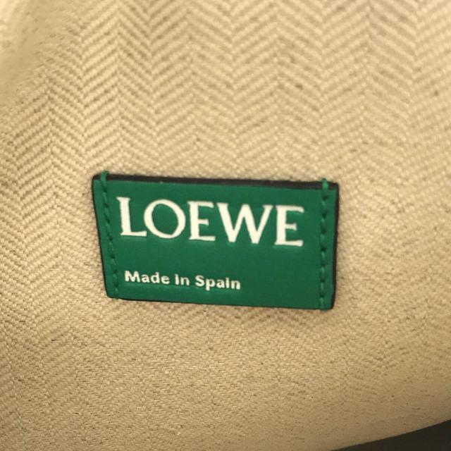 LOEWE(ロエベ)の【新品】  LOEWE / ロエベ | アナグラム Tポーチ レザー クラッチバッグ 保存袋有 | グリーン | レディース レディースのバッグ(クラッチバッグ)の商品写真