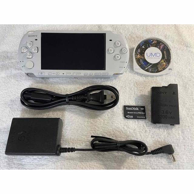 PlayStation Portable(プレイステーションポータブル)の☆良品☆　PSP-3000  パールホワイト エンタメ/ホビーのゲームソフト/ゲーム機本体(携帯用ゲーム機本体)の商品写真