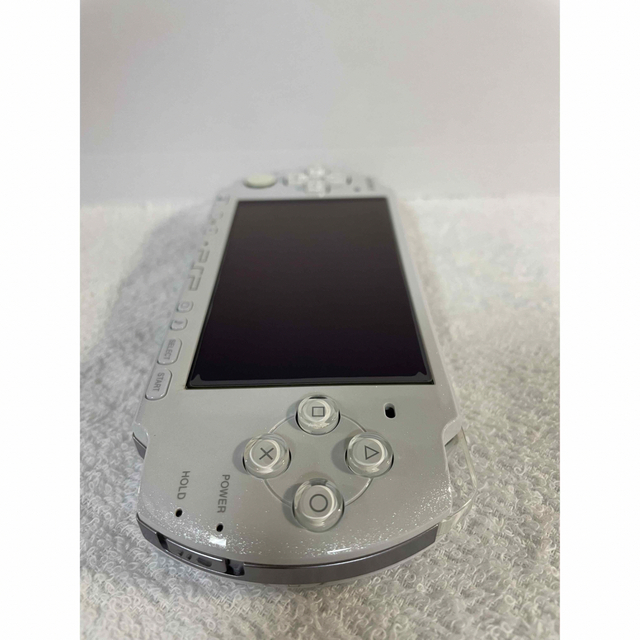 PlayStation Portable(プレイステーションポータブル)の☆良品☆　PSP-3000  パールホワイト エンタメ/ホビーのゲームソフト/ゲーム機本体(携帯用ゲーム機本体)の商品写真