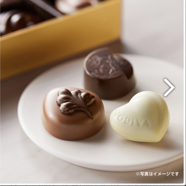 GODIVA(ゴディバ)のGODIVA、ゴディバ、チョコレート、サックゴールドコレクション、12粒入 食品/飲料/酒の食品(菓子/デザート)の商品写真