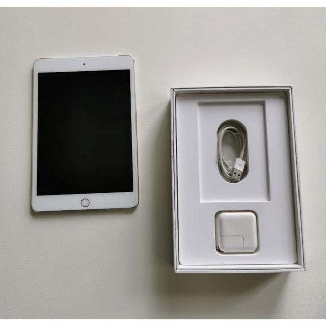 Apple(アップル)の「キーボード付き」ipadmini4 wifi+セルラー（SIMフリー）16GB スマホ/家電/カメラのPC/タブレット(タブレット)の商品写真
