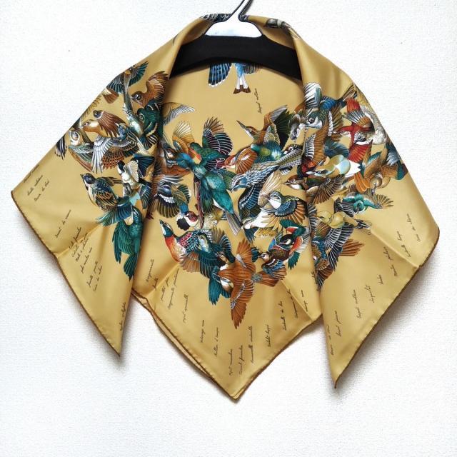 レディースHERMES(エルメス) スカーフ美品  カレ 鳥