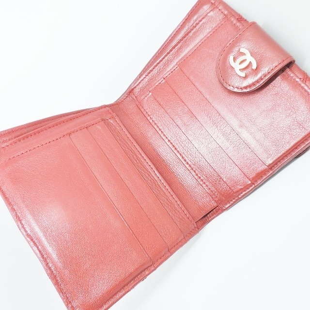 CHANEL(シャネル)のシャネル 2つ折り財布 - レッド ココマーク レディースのファッション小物(財布)の商品写真