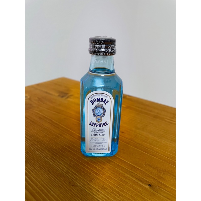 BOMBAY SAPPHIRE  (ジン）50ml 食品/飲料/酒の酒(蒸留酒/スピリッツ)の商品写真