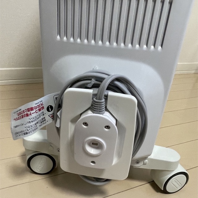 DeLonghi(デロンギ)のデロンギ オイルヒーター スマホ/家電/カメラの冷暖房/空調(オイルヒーター)の商品写真