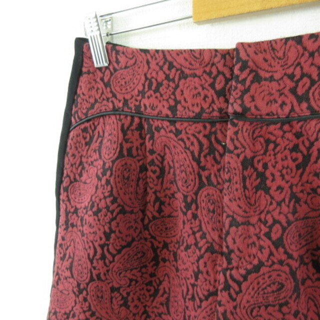 ROSE BUD(ローズバッド)のローズバッド ショートパンツ ペイズリー柄 ボルドー 赤 黒 2 レディースのパンツ(ショートパンツ)の商品写真