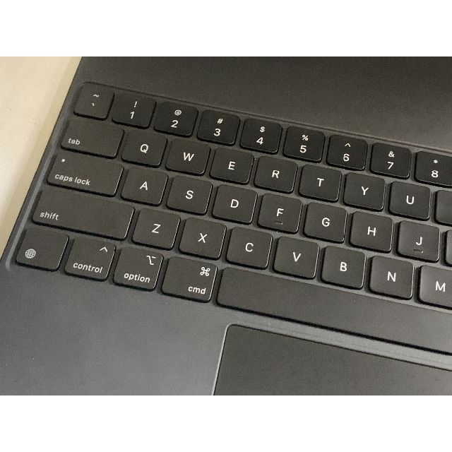 iPad(アイパッド)の美品iPadPro12.9用Magic Keyboard ３〜６世代 USキー スマホ/家電/カメラのPC/タブレット(タブレット)の商品写真