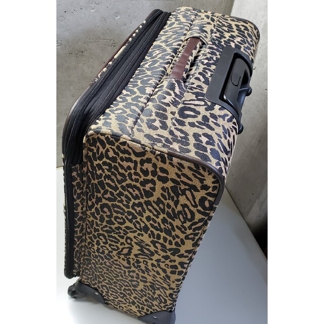 nine west　 ナインウエスト　スーツケース大型　ヒョウ柄キャリーバッグ レディースのバッグ(スーツケース/キャリーバッグ)の商品写真