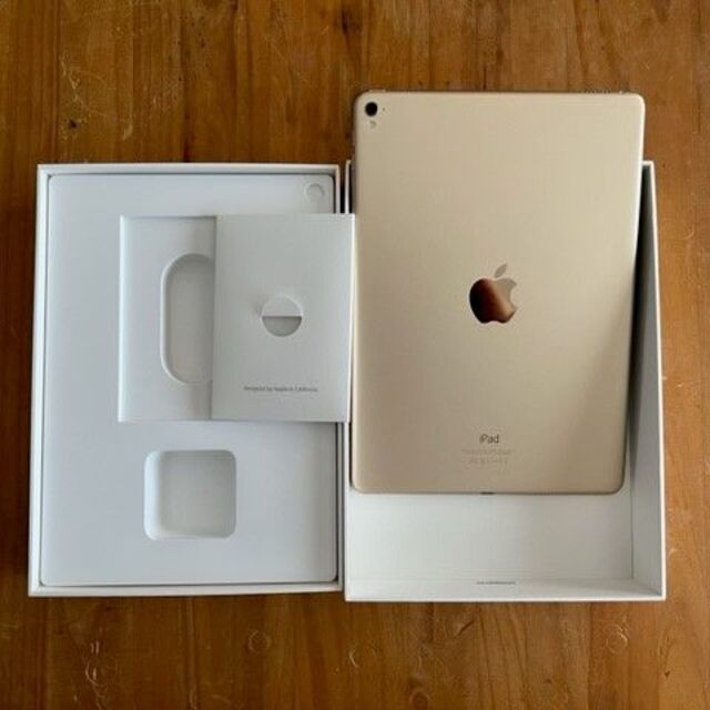 Apple(アップル)のiPad Pro 9.7インチ128GB  WiFi スマホ/家電/カメラのPC/タブレット(タブレット)の商品写真