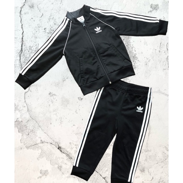 adidas(アディダス)のadidas 3ストライプ　ジャージ　セッアップ　90 キッズ/ベビー/マタニティのキッズ服男の子用(90cm~)(パンツ/スパッツ)の商品写真