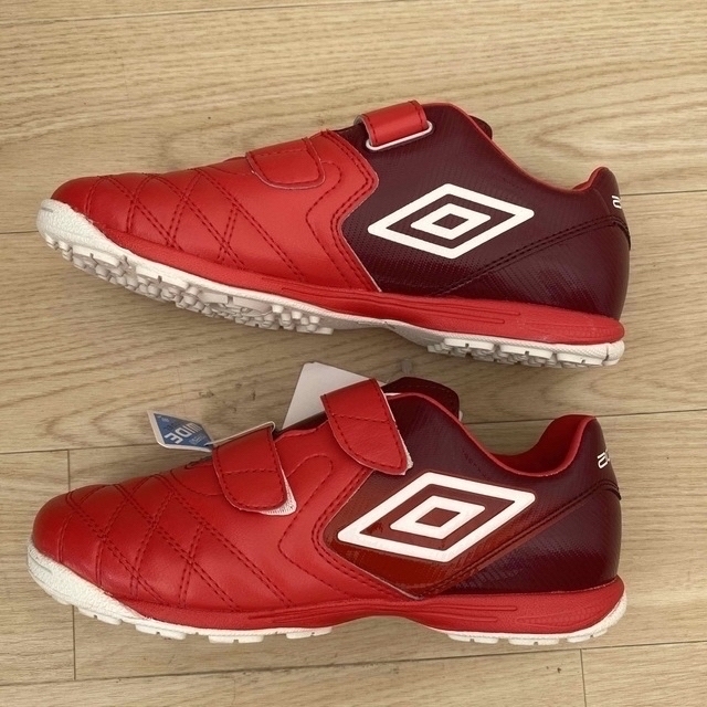 UMBRO(アンブロ)のアンブロ　サッカーシューズ（ACRシーティー） スポーツ/アウトドアのサッカー/フットサル(シューズ)の商品写真