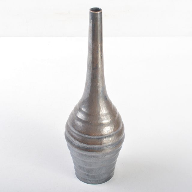 松栄堂造 純銀製 鎚目 鶴首瓶 一輪挿し 約249g F R5226 金属工芸 松栄堂造 純銀製 鎚目 鶴首瓶 一輪挿し 約249g F R5226 金属工芸