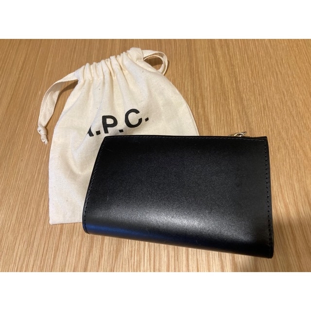 A.P.C(アーペーセー)のA.P.C 財布　黒　薄くて軽くてコンパクト レディースのファッション小物(財布)の商品写真